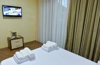 Отель Hotel Lion Уреки Двухместный номер с 1 кроватью и собственной ванной комнатой-2